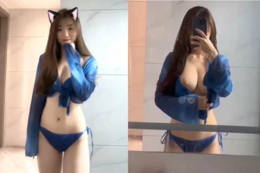 Nàng gợi cảm mê hoặc với thân hình quyến rũ kiểu doggy.